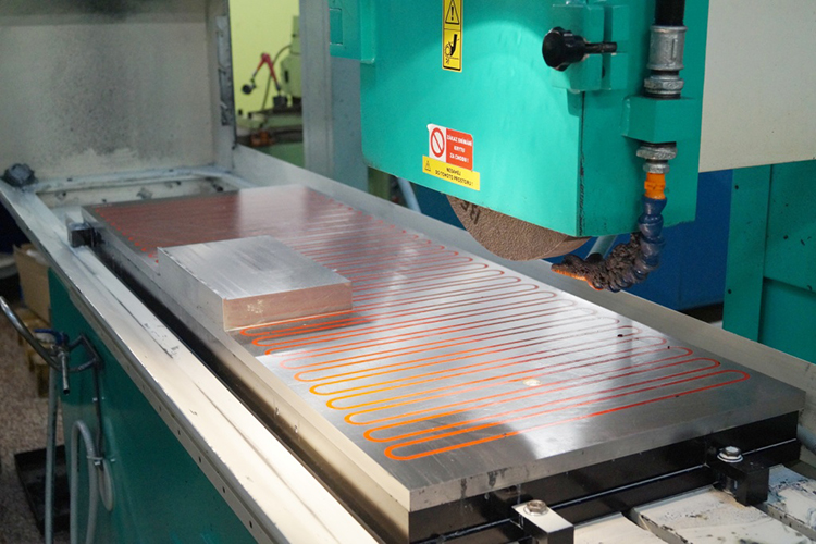 Verwenden des magnetspannplatten Elmag Compact