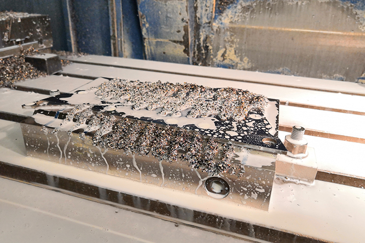 Verwenden der Aufspannplatte Neomill Compact